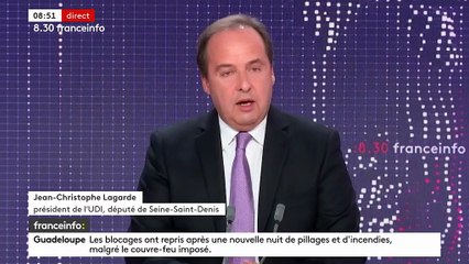 Extrait de la matinale de France Info avec comme invité Jean-Christophe Lagarde. C'est durant cette interview qu'il a déclaré que Charles Pasqua "tirerait une balle dans la tête" d'Eric Zemmour.