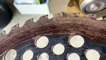 sharpen circular grass saw with diamond disk