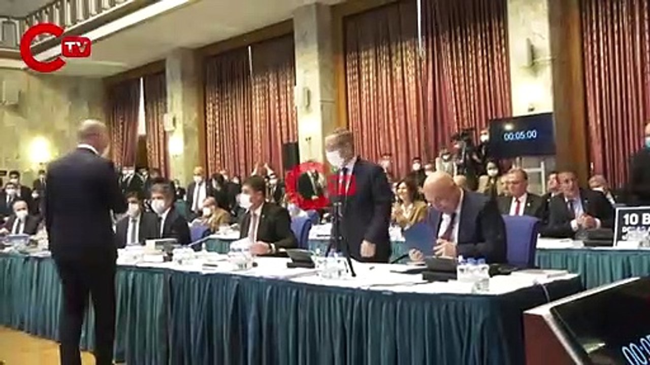 Türkiye İşçi Partisi Milletvekilleri Soylu'yu "Duvar"la karşıladı