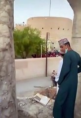 Ce mec quitte le lieu comme dans Prince of Persia !