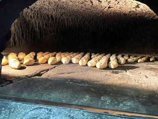 Üç asırlık taş fırında 3 kardeş geleneksel tadı bozmadan ekmek yapıyor