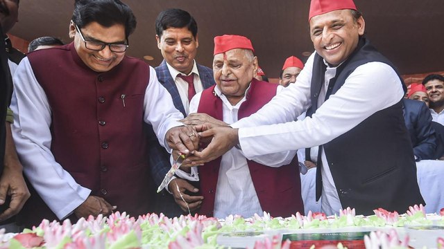 Mulayam turns 83, SP workers celebrates grand in Lucknow