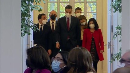 İspanya hükümeti 2021 yılında 30 milyon doz Kovid-19 aşısı bağışladı