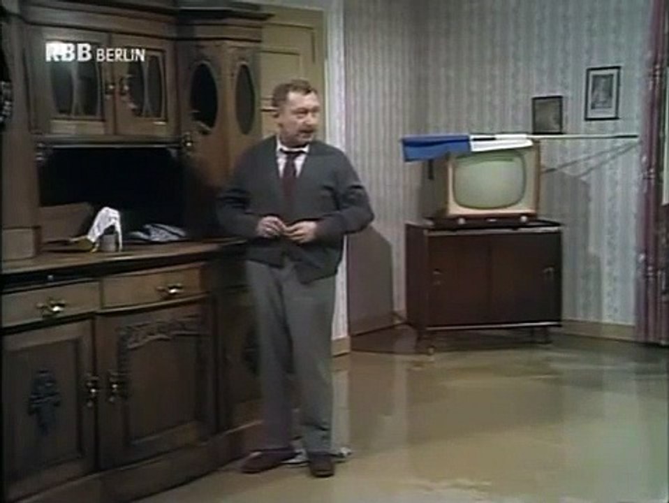 Schnauze halten, Dieter Nuhr! Wenn man keine Ahnung hat, dann hält man bescheiden die Schnauze. Ekel Alfred Tettlaff