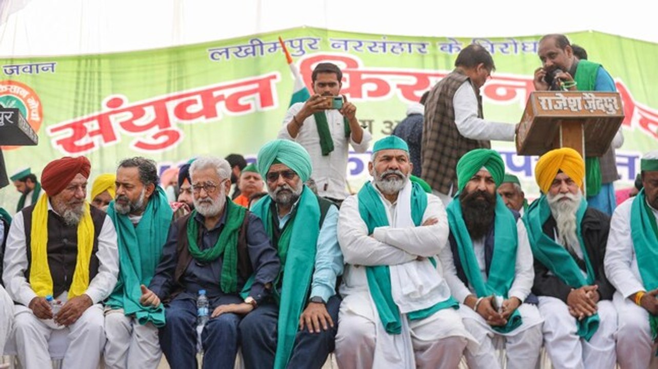 Farmers' show of strength in Lucknow; several areas witness heavy rainfall, streets inundated in Bengaluru