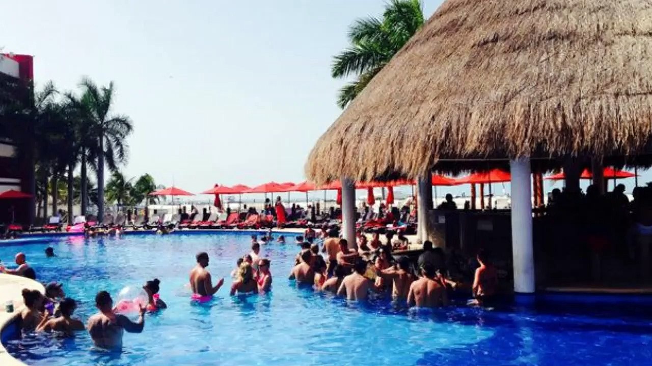 Eine robuste und praktische Handyhülle von Oppo, mit der Sie ohne Angst reisen können.