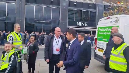 Newcastle United co-owner Jamie Reuben visits the matchday Newcastle Foodbank stall.