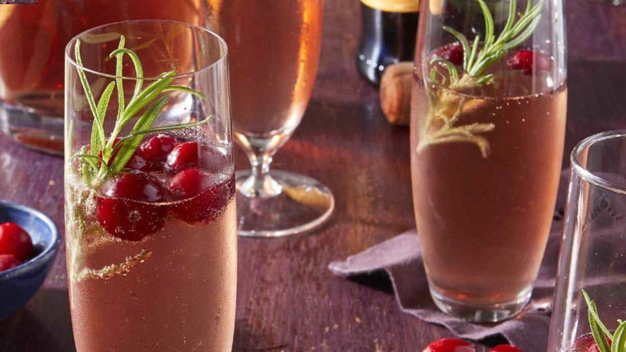 How Many Appetizers and Drinks Should I Plan On For My Holiday Party?