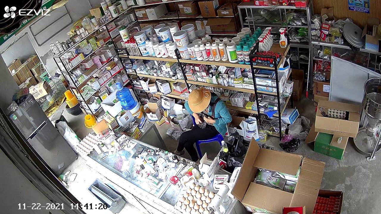 Car Drives Through Store Window Into Unsuspecti...