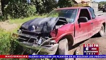 Daños materiales, tras aparatosa colisión entre pickup y camioneta en La Entrada, Copán