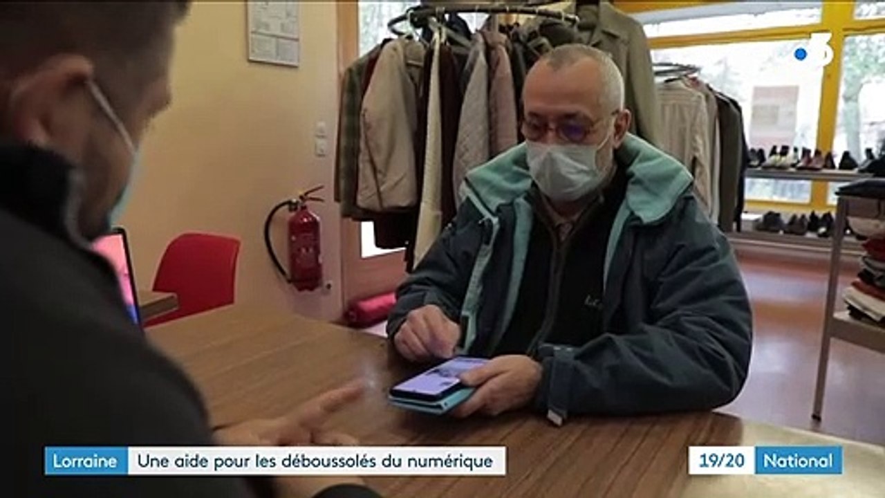 Meurthe-et-Moselle : des conseillers viennent aider des personnes à maîtriser des outils numériques