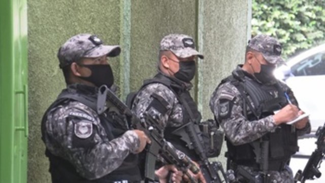 La Fiscalía salvadoreña allana ONG mientras defensores de DDHH advierten persecución política