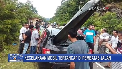 Video herunterladen: Ngeri! Kecelakaan Tunggal Mobil Tabrak Besi Pembatas Jalan, Tembus Hingga Bagian Belakang Mobil