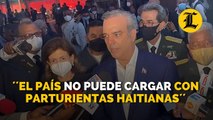 Abinader dice el país no puede cargar con parturientas haitianas