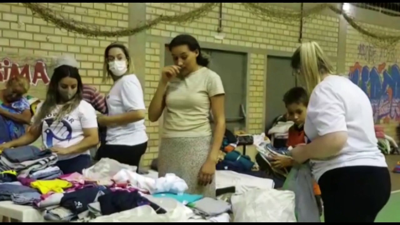 Famílias vitimadas pelo incêndio são recebidas no ginásio do Creas e acolhidas pelo Provopar