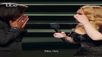 Dünyaca ünlü şarkıcı Adele'ye sahnede şok!