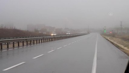 KIRKLARELİ - Sis nedeniyle görüş mesafesi 50 metreye kadar düştü