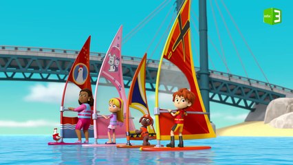 بداية سباق ركوب الأمواج