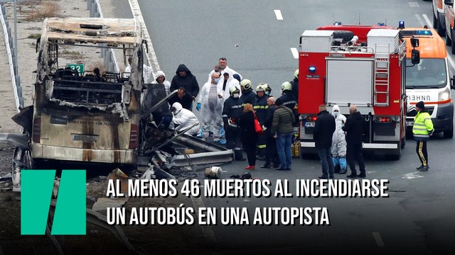 Un autobús se incendia tras chocar contra una barandilla de seguridad en Bulgaria