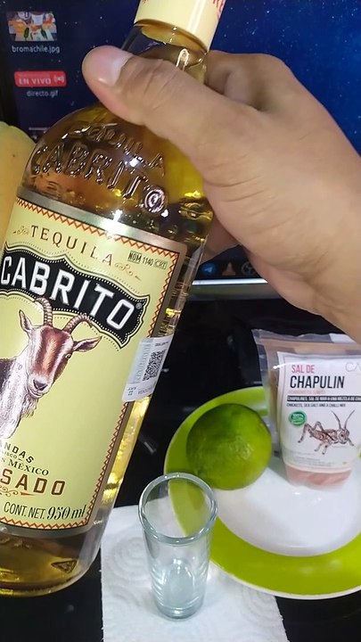 sirviendo un poco de tequila con limon y sal bebida ancestral tradicional -  Vídeo Dailymotion