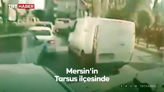 Freni boşalan halk otobüsü kırmızı ışıkta bekleyen araçlara çarptı