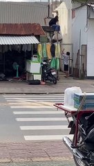 Gái xinh vượt nóc nhà trốn đi chơi với bạn trai