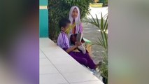 Tersentuh! Kakak Adik Ini Harus Bergantian Sepatu Demi Bisa Bersekolah
