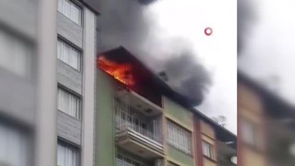 Yer ocağı çatıyı tutuşturdu, apartmanın çatısı alev alev yandı