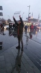 İyi Partili Taylan Yıldız'dan pankartlı protesto: Yeter artık