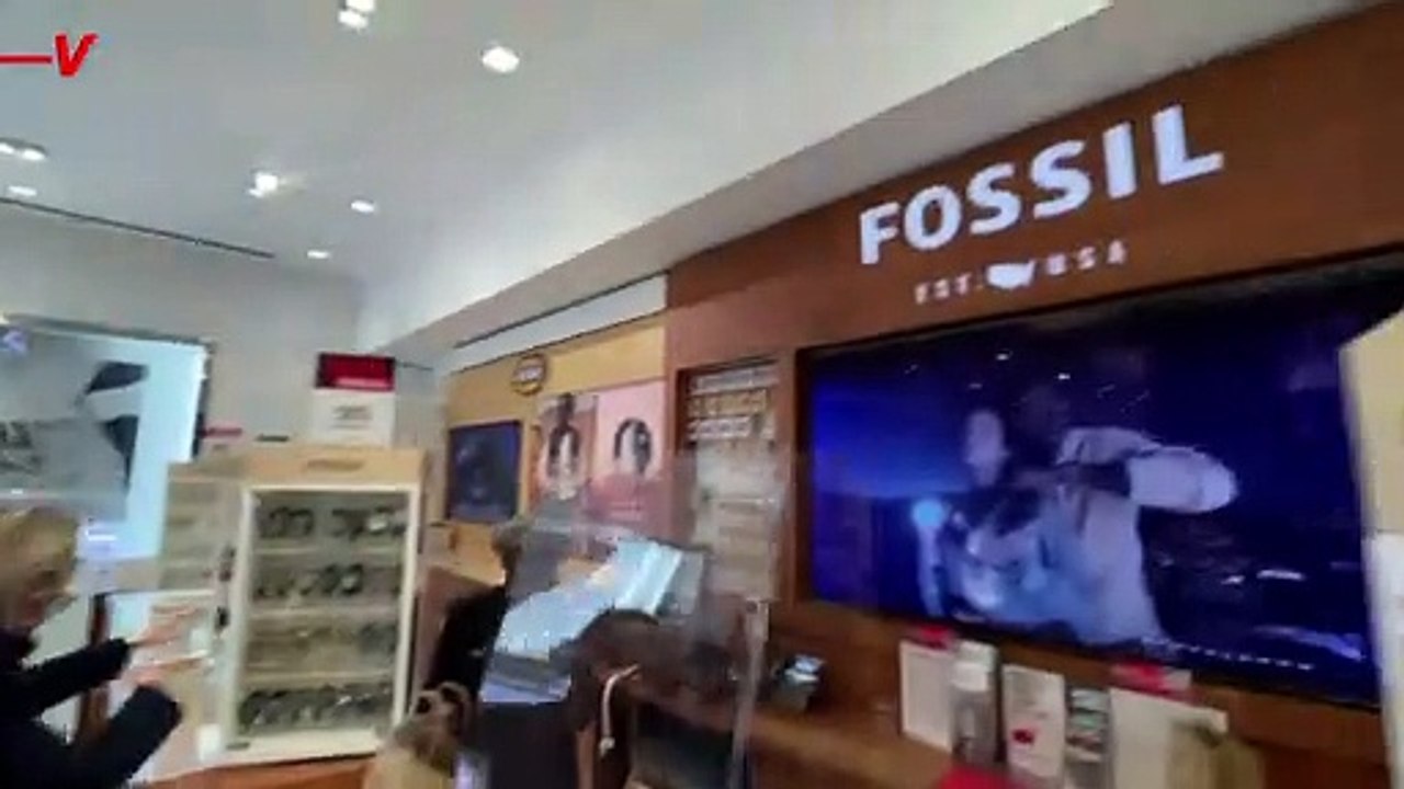 Retail Expert Says Supply Chain Crisis Could Disrupt Black Friday/Holiday Shopping!