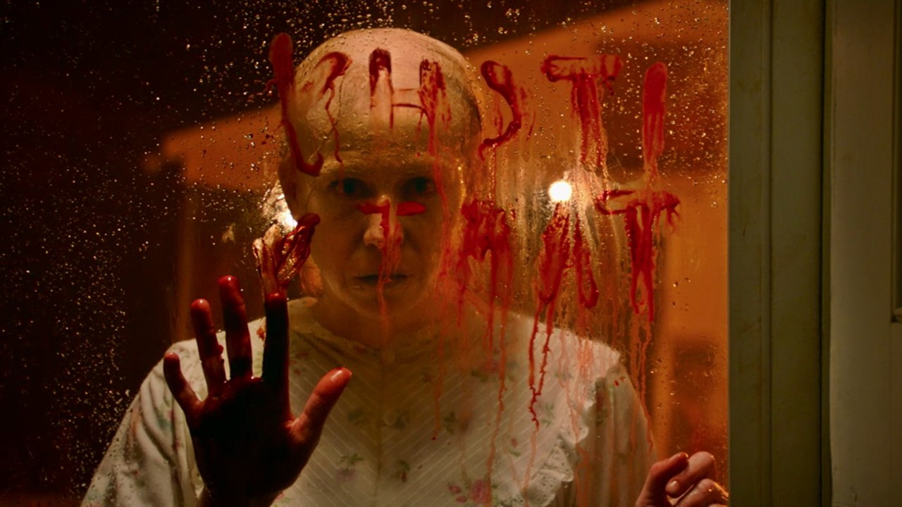 Clip en exclusiva de Resident Evil Bienvenidos a Raccoon City sobre cómo se ha adaptado a los videojuegos