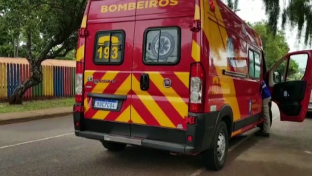 Homem é encontrado caído no meio da rua e socorrido pelo Corpo de Bombeiros