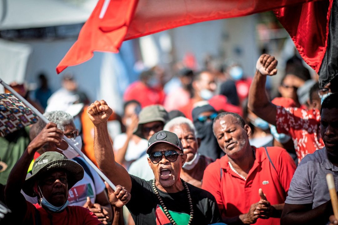Proteste auf Karibikinseln gegen hohe Preise und Impfpflicht