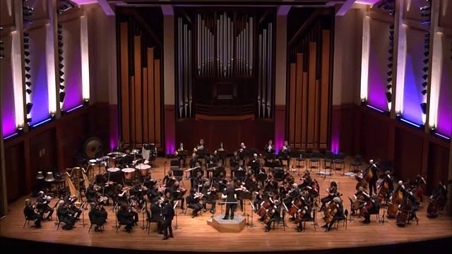 Ce violoniste casse une corde et réagit immédiatement