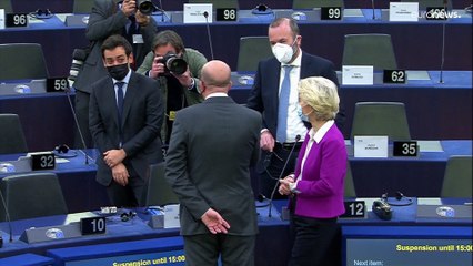 Κομισιόν: Προς «μαύρη λίστα» μεταφορέων για παράνομη διακίνηση ανθρώπων