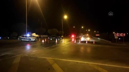 AFYONKARAHİSAR - Devrilen tır ulaşımın aksamasına neden oldu