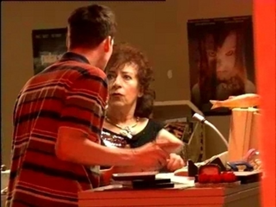 Chefin ohrfeigt angestellten (www.margots-videothek.de)