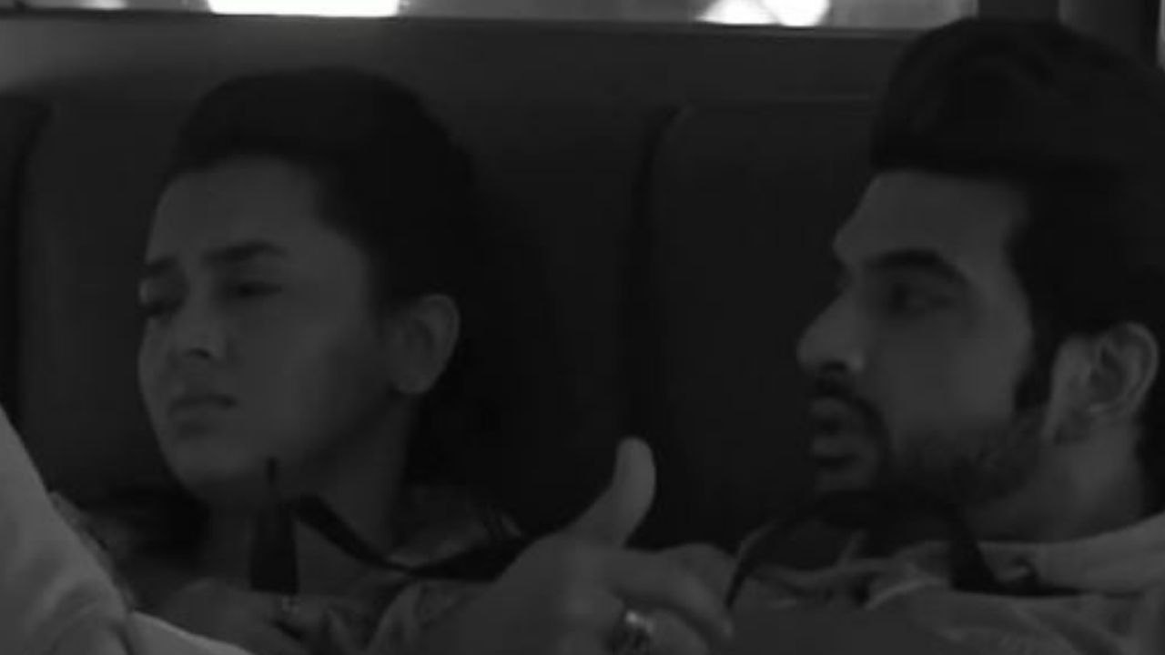 Bigg Boss 15: Karan Kundra और Tejasswi Prakash के Relationship के बीच आये Vishal Kotian | FilmiBeat