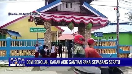 Semangat Sekolah! Adik Kakak Gantian Pakai Sepatu