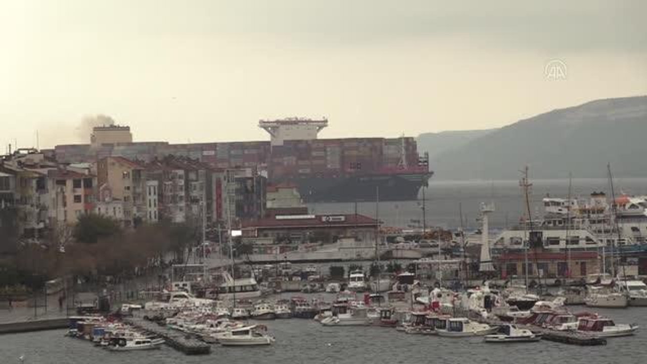 ÇANAKKALE - Dev konteyner gemisi "MSC Samar" Çanakkale Boğazı'ndan geçti