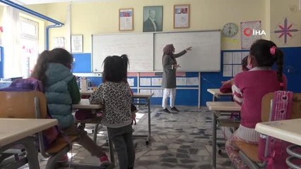 Çocukluğunun geçtiği köy okuluna öğretmen olarak atandı