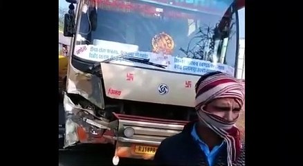तेज रफ्तार बस 100 मीटर घसीटती ले गई बाइक, एक की मौत, दूसरा गंभीर