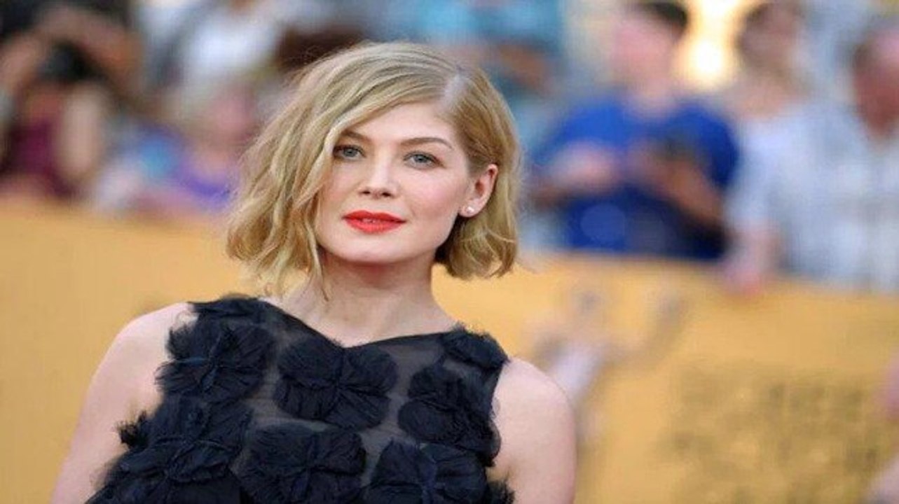 Rosamund Pike says she got to use some badass power on The Wheel of Time