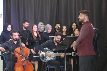 ŞIRNAK'TA ÖĞRETMENLER MESLEKTAŞLARI İÇİN TÜRKÜ SÖYLEDİ