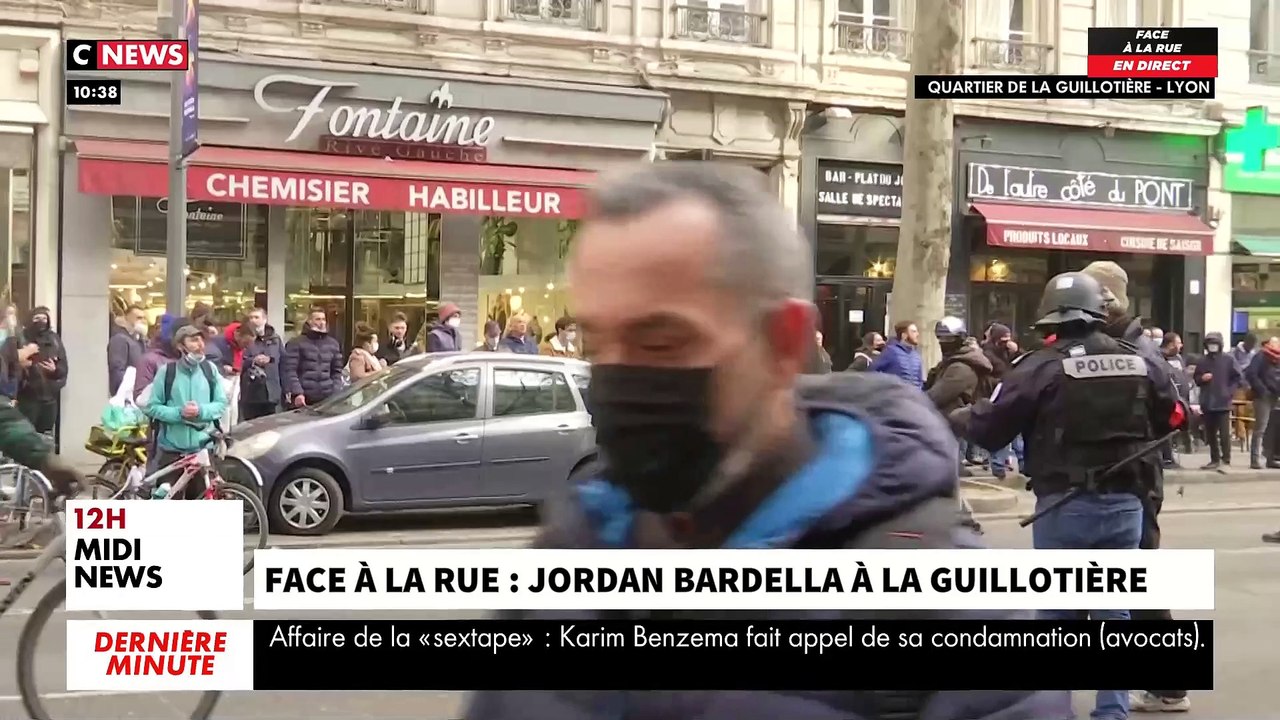 Face à la rue - Des dizaines de manifestants d'ultra gauche tentent de perturber l'émission en direct sur CNews depuis Lyon avec Jordan Bardella et Jean-Marc Morandini - VIDEO