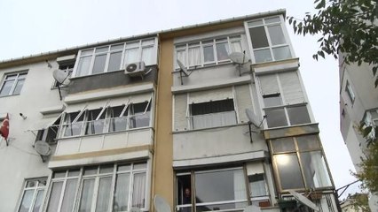 BÜYÜKÇEKMECE'DE 3 KATLI APARTMANIN BAHÇESİ YAĞIŞ NEDENİYLE ÇÖKTÜ-gündüz görüntüleri