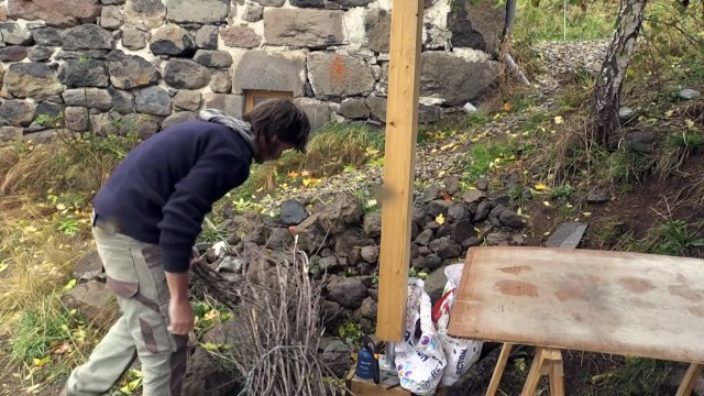 Un couple abandonne leur vie d'expatriés pour vivre en autonomie dans le Cantal