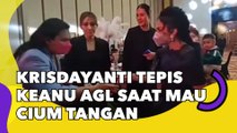 Krisdayanti Tepis Keanu Agl saat Mau Cium Tangan, Aksinya Tuai Sorotan