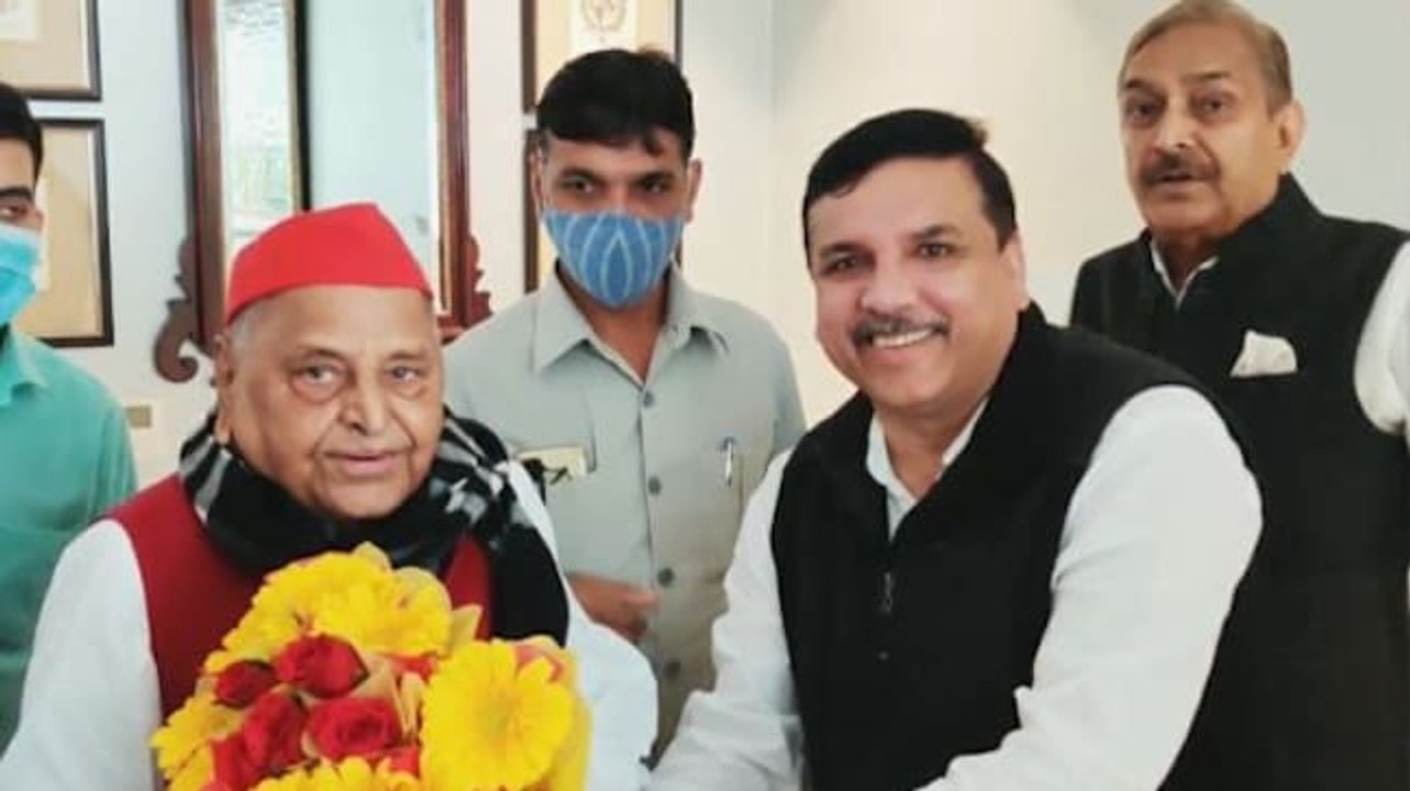 AAP leader Sanjay Singh meets Mulayam Singh, Ak...