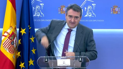 El divertido momento de Aitor Esteban con los periodistas cuando le suena el teléfono en plena rueda de prensa